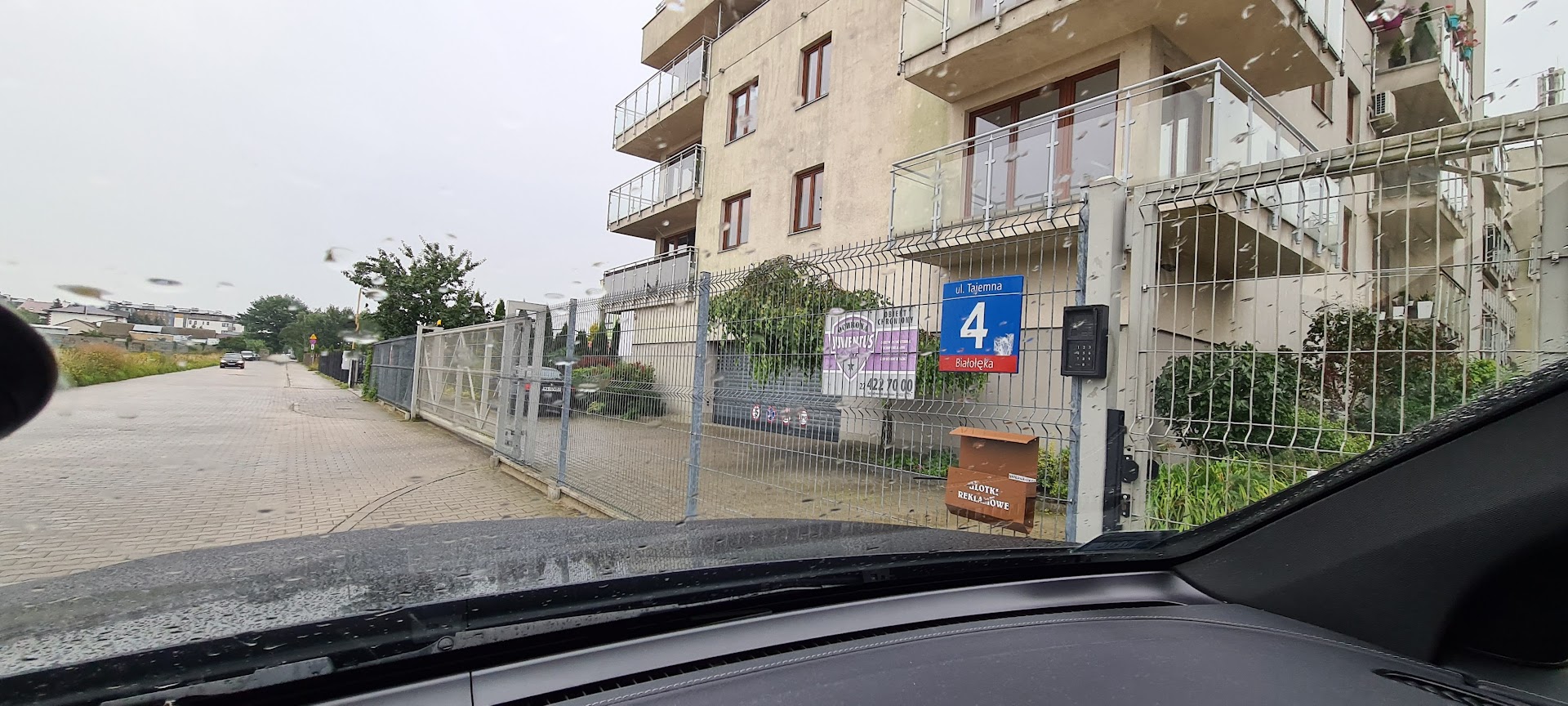 Miejsce postojowe w parkingu podziemnym przy ul. Tajemna 4 w Warszawie