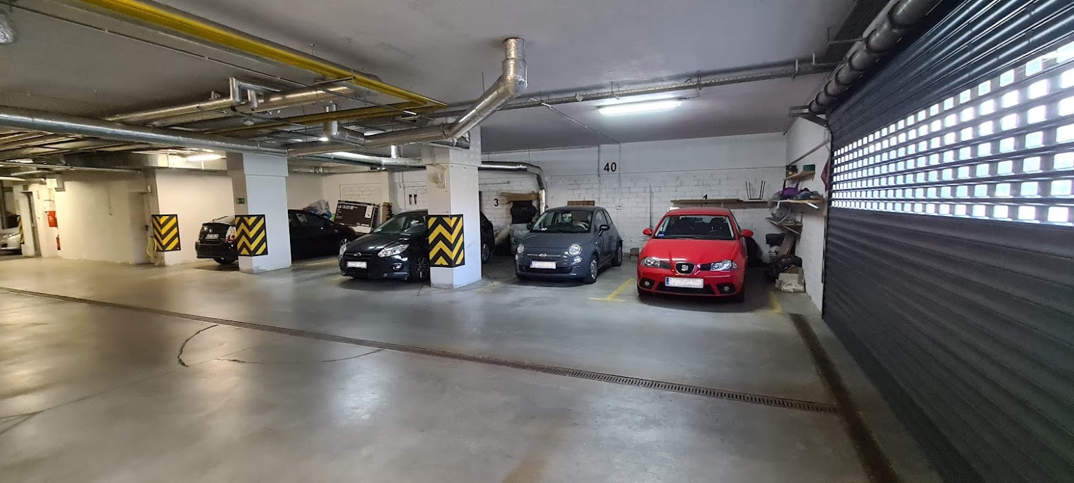 Miejsce postojowe w parkingu podziemnym przy ul. Tajemna 4 w Warszawie